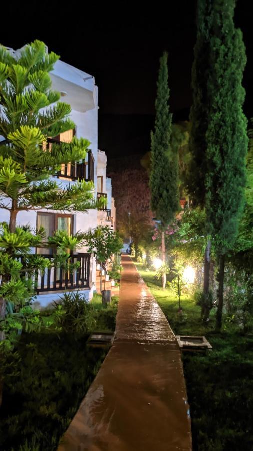 On Hotel อาดราซาน ภายนอก รูปภาพ
